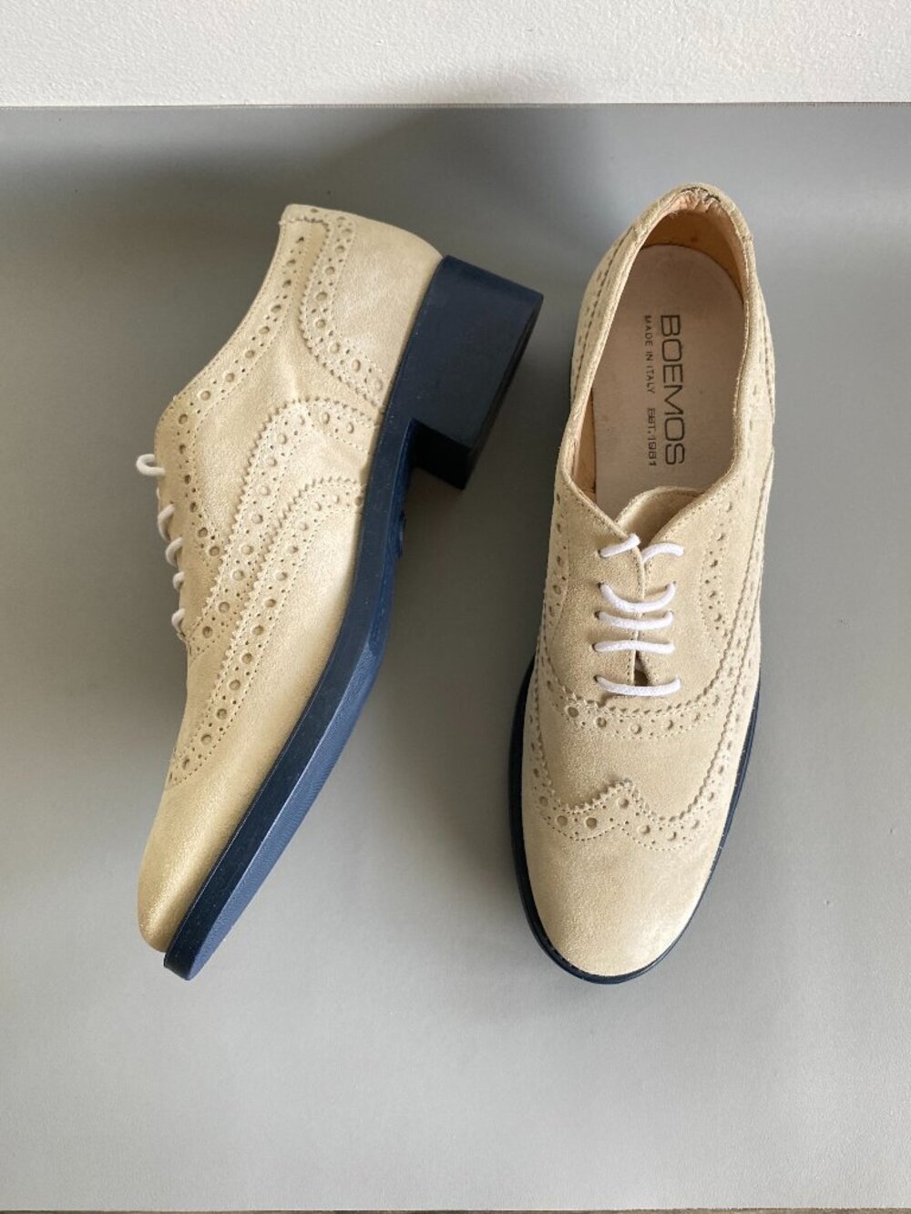 BOEMOS Women's Italian Beige Suede Lace Up Oxfords Blue Block Heel Size 39/9